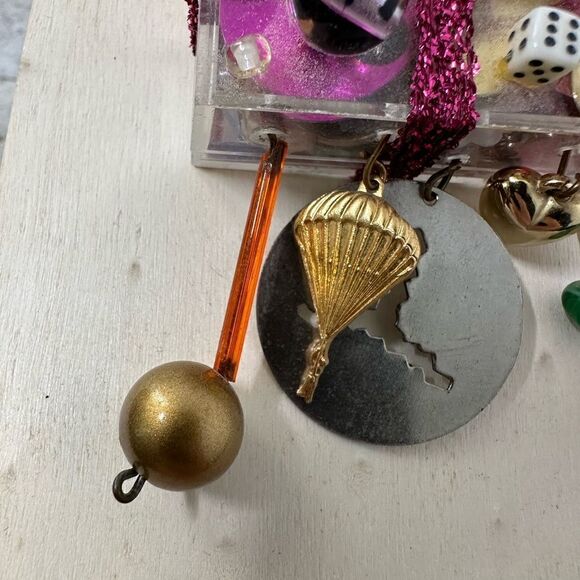 Vintage Funky Signed 1986 Acrylic Brooch - Picture 8 of 9